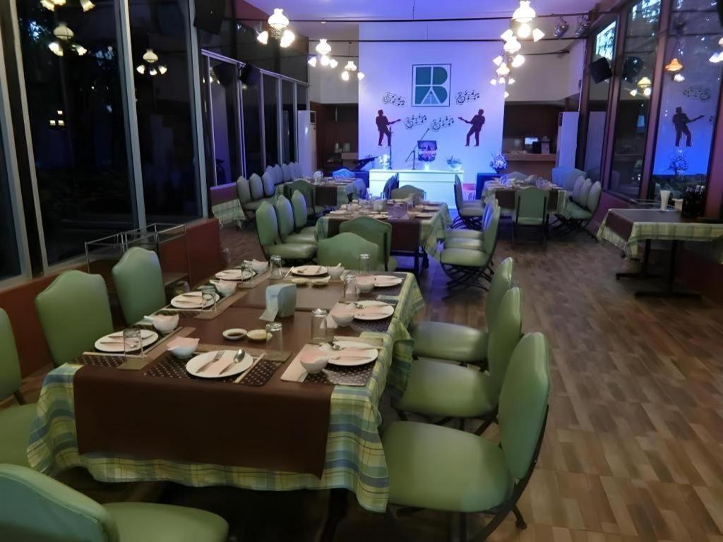 比佛利山公园酒店 那空沙旺 外观 照片
